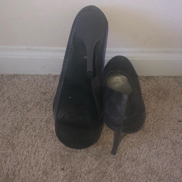 Gray Closed Round Toe Heels - Picture 3 of 4